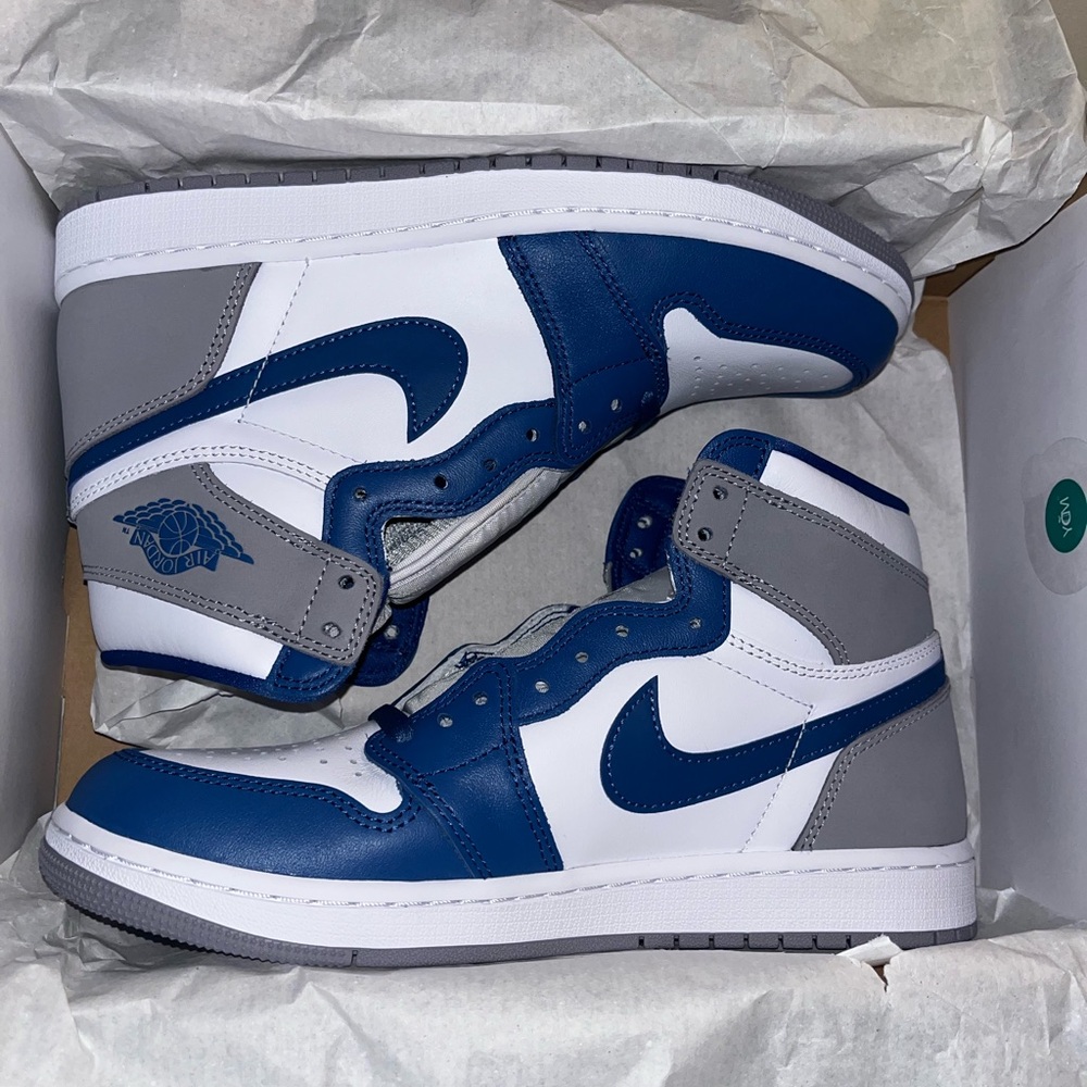 AIR JORDAN 1 RETRO HIGH OG SIZE 9M or 10.5W